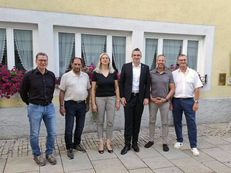 AZV Geschäftsleiter: Kiehl Stefan, die Ausschussmitglieder: Rieger Matthias, Sixt Martina, Diemeier Dennis und Krebs Thomas, sowie der Technischer Leiter des AZV-Kelheim: Ederer Thomas